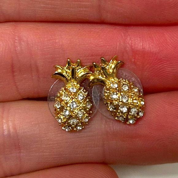 Plated gold pineapple earrings with crystals - Picture 1 of 1